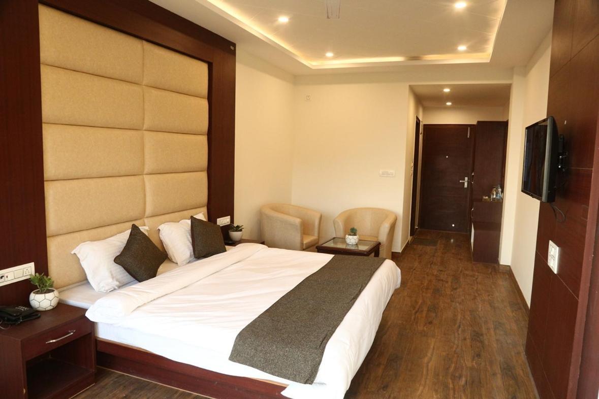 Shining Hills Hotel Mussoorie Exterior photo